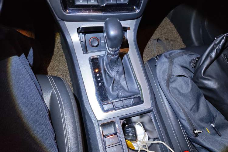 Used Roewe RX5 New Energy 2017 eRX5 50T Hybrid Connected Prestige Flagship Edition
