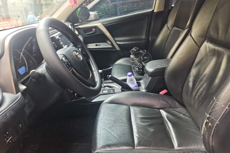 Used Toyota RAV4 2013 2.5L Automatic 4x4 Elite Edition Left Front Seat