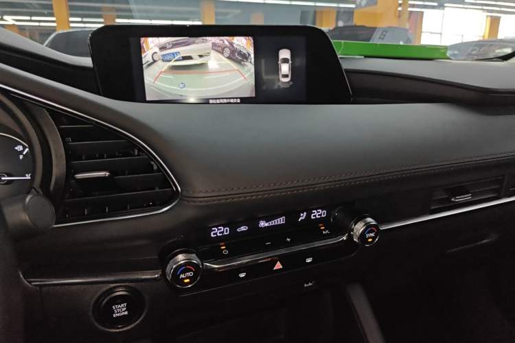 Used Mazda 3 Axela 2021 2.0L Automatic ZhiXuan Edition Audio And AC Panel