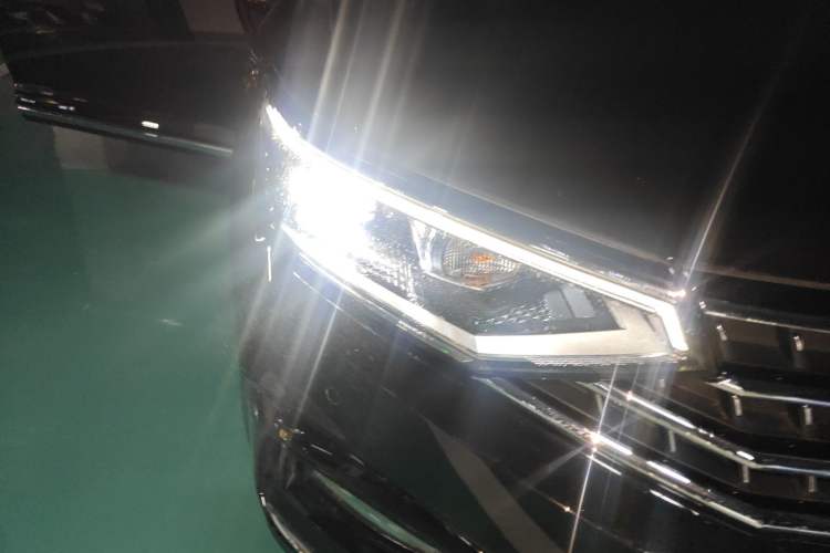 Used Volkswagen Magotan 2025 Zhongxiang Model 280TSI DSG Luxury Version