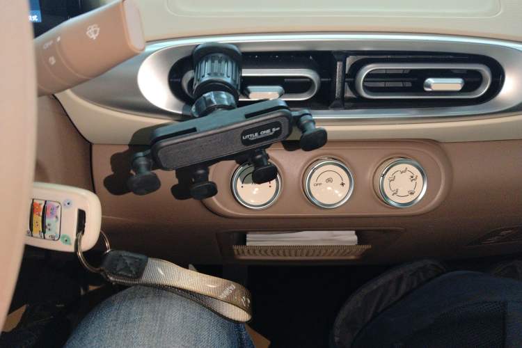 Used Wuling Hongguang MINIEV 2025 Four-Door Version Advanced Edition Audio And AC Panel