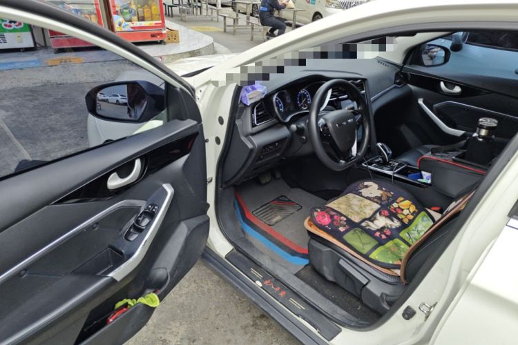 Used Venucia D60EV 2022 Standard Range Comfort Edition
