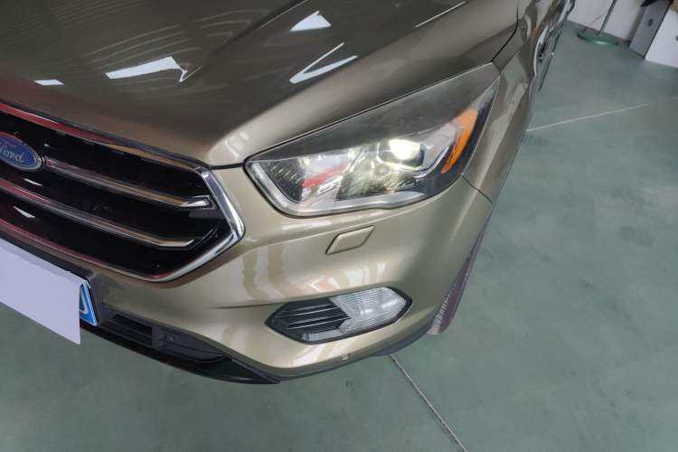 Used Ford Kuga 2017 EcoBoost 245 Four-Wheel-Drive Sport Model Left Front Headlight