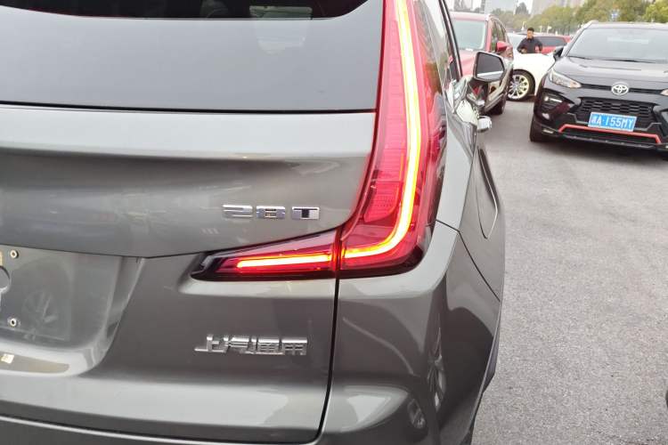 Used Cadillac XT4 2018 28T Two-Wheel Drive Tech Version