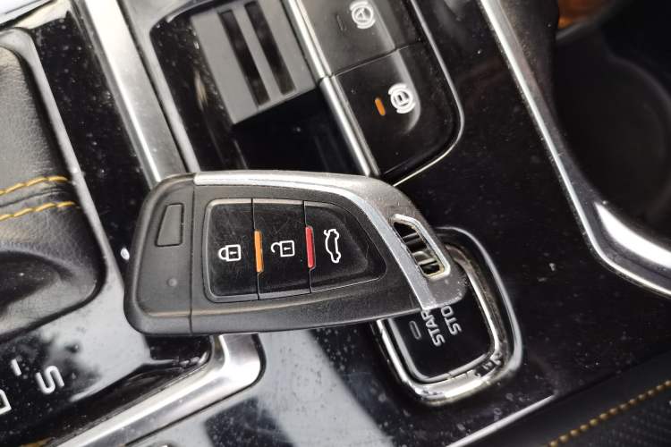 Used Bestune T77 2019 Facelift 230 TID Automatic Luxury Version China V Emission Standard Vehicle Key