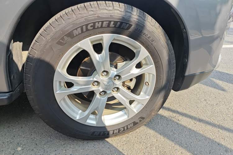 Used Mitsubishi Outlander 2013 2.4L 4x4 Luxury Navigation Edition 5 Seats Right Front Wheel Hub