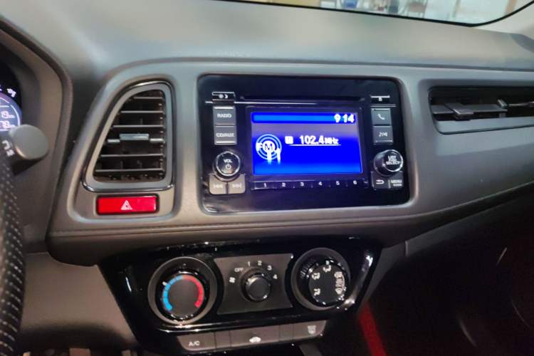 Used Honda Vezel 2015 1.5L manual two-wheel drive Comfort trim level Audio And AC Panel