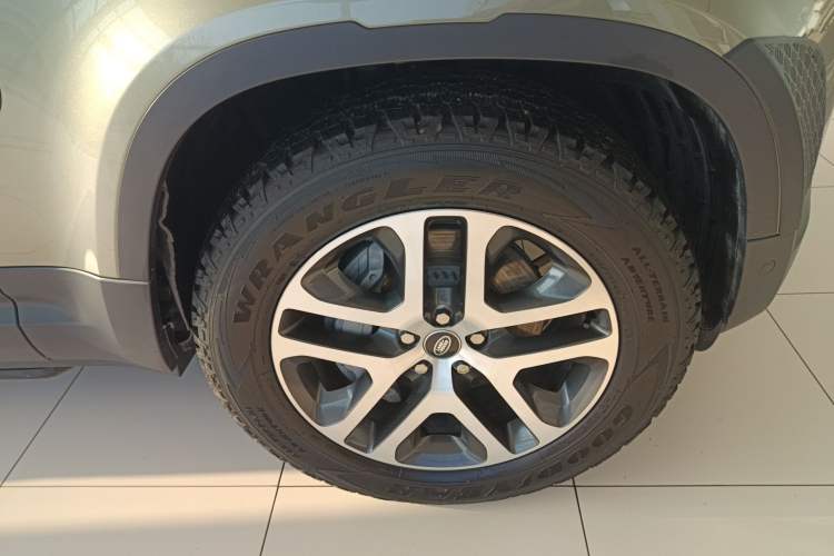 Used Land Rover Defender 2024 110 3.0T P400 Dark Edition Right Front Wheel Hub