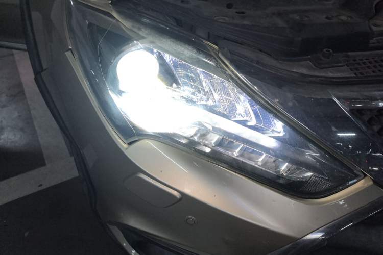 Used BYD Tang New Energy 2015 2.0T Four-Wheel-Drive Flagship Model Right Front Headlight