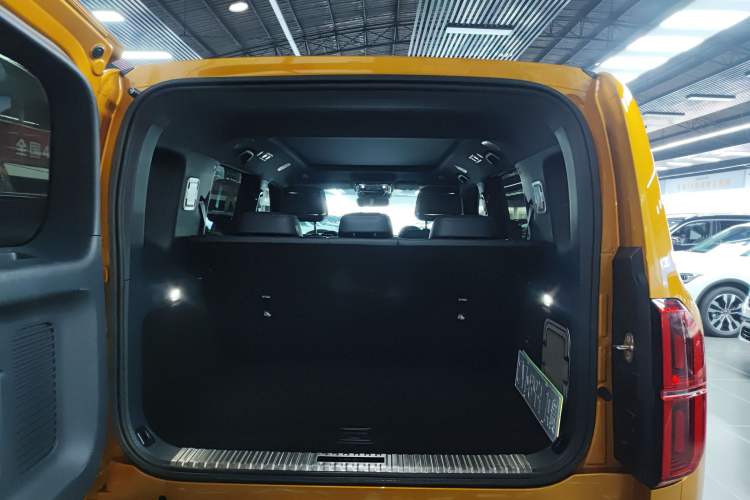 Used Formula Leopard Leopard 5 2023 Navigator Edition