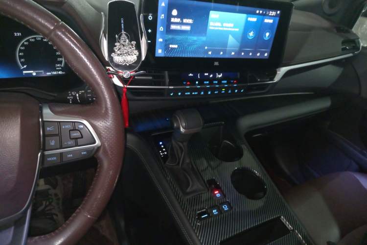 Used Toyota SIENNA 2021 2.5L Hybrid Platinum Edition Audio And AC Panel