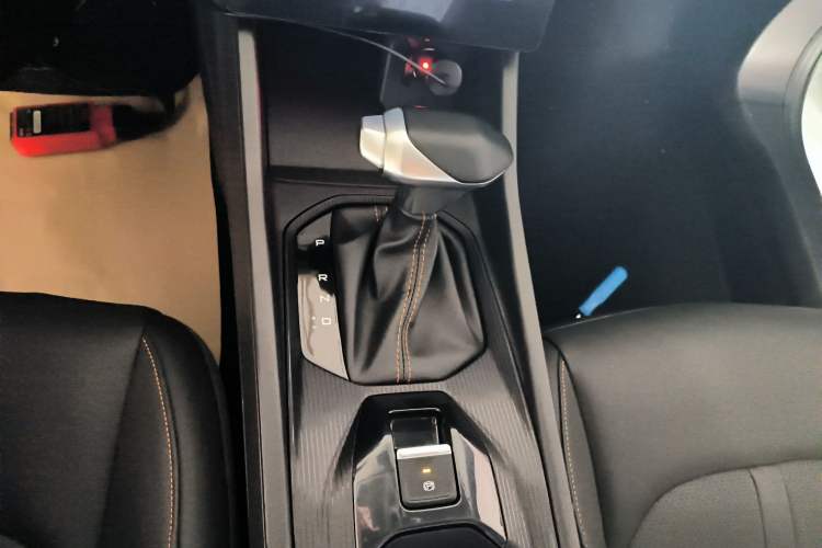 Used Dongfeng Aeolus Yixuan 2024 1.5L Automatic JingSu Edition Gear Lever