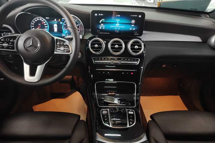 Used Mercedes-Benz GLC 2022 Second Facelift GLC 260 L 4MATIC Dynamic Edition Gear Lever