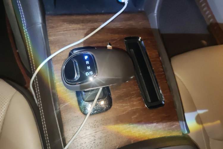 Used Chrysler 300C 2014 3.0L Excellence Edition Gear Lever