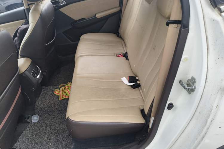 Used Baojun 310W 2017 1.5L Manual Fashion Model China V
