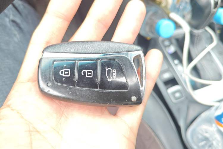 Used Hyundai Santa Fe 2017 2.0T Automatic All-Wheel Drive Smart 7-Seater Vehicle Key