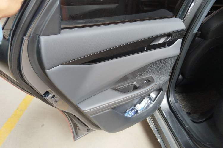 Used Changan UNI-V 2024 1.5T Smart Navigation Version
