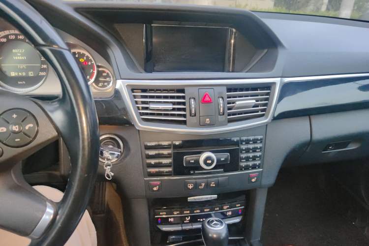 Used Mercedes-Benz E-Class 2010 E 260 CGI Fashion Model