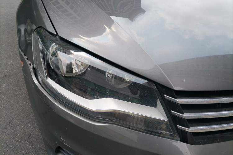 Used Volkswagen Bora 2014 1.6L Automatic Fashion Model Right Front Headlight