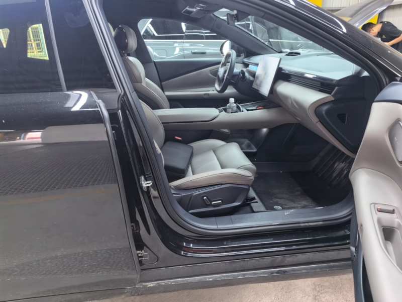 Used Lynk & Co Z10 2025 71 kWh 602 km Range Rear-Wheel Drive Pro — 24