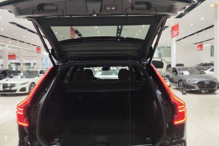 Used Volvo XC60 2024 B5 4x4 Smart Luxury Edition Trunk