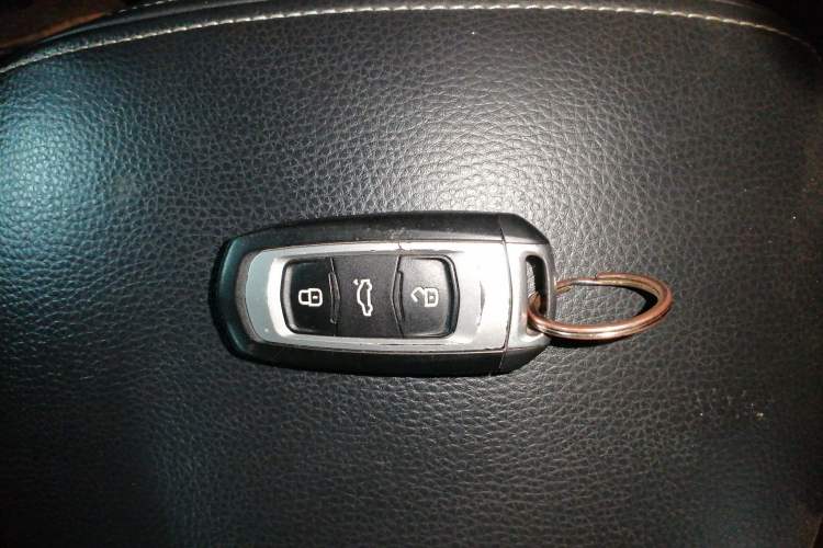 Used Geely Auto Vision X6 2016 1.8L Manual Luxury Model
