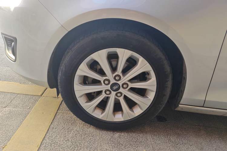 Used Ford Escort 2015 1.5L Manual Fashion Edition
