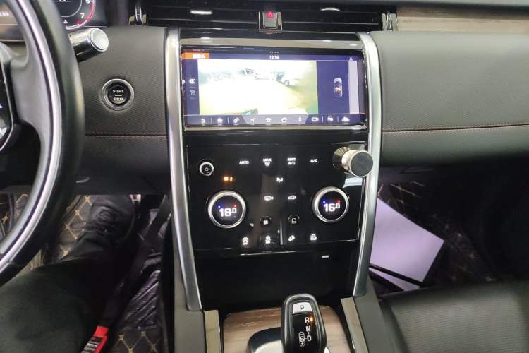 Used Land Rover Discovery Sport 2020 249 PS R-Dynamic Performance Edition Audio And AC Panel