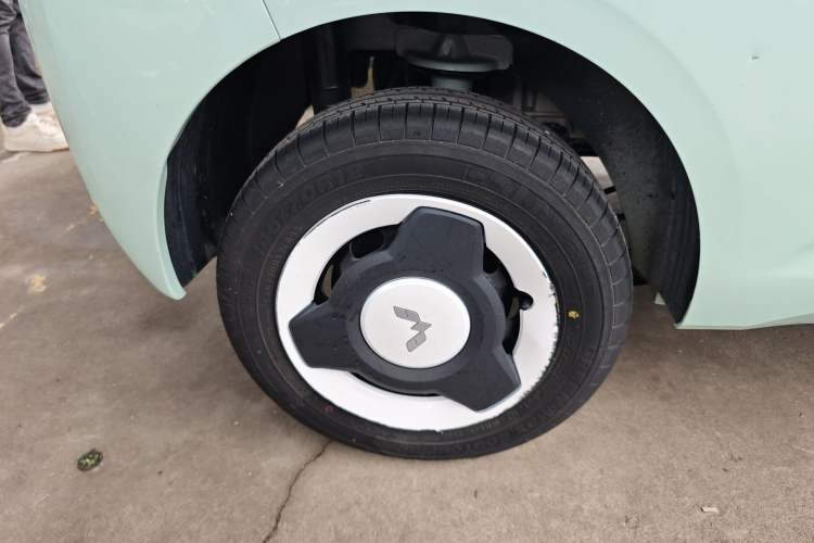 Used Wuling Hongguang MINIEV 2024 3rd Generation 215km Advanced Version Right Rear Wheel Hub