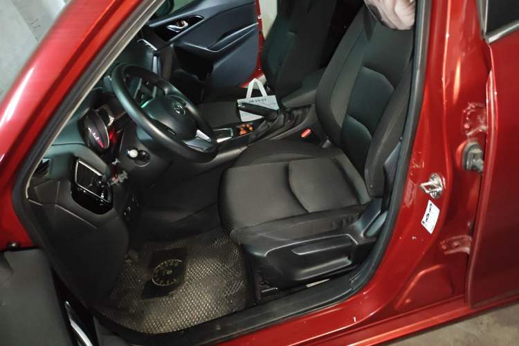 Used Mazda 3 Axela 2014 Sedan 1.5L Automatic Comfort Model