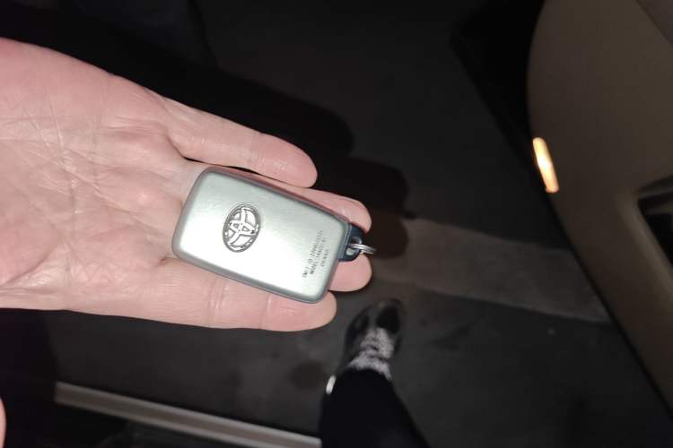 Used Toyota Highlander 2011 2.7L Two-Wheel Drive 7-Seater Supreme Edition