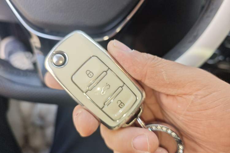 Used Volkswagen Sagitar 2017 230TSI Automatic Comfort Version Vehicle Key