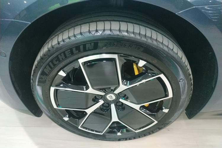 Used Xiaomi Auto SU7 2024 Four-Wheel Drive Ultra-Long Range Advanced Intelligent Driving Max Edition Exterior 4