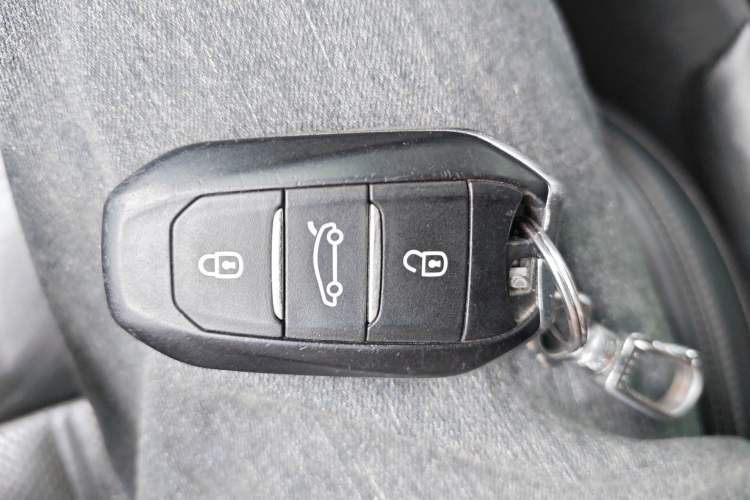 Used Dongfeng Aeolus A9 2016 1.8T Luxury Model
