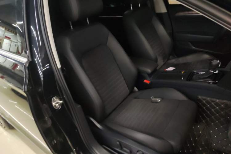 Used Volkswagen Magotan 2018 330TSI DSG Luxury Model Right Front Seat