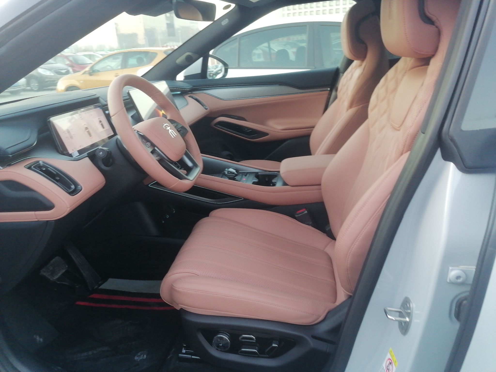 Переднее сиденье в автомобиле