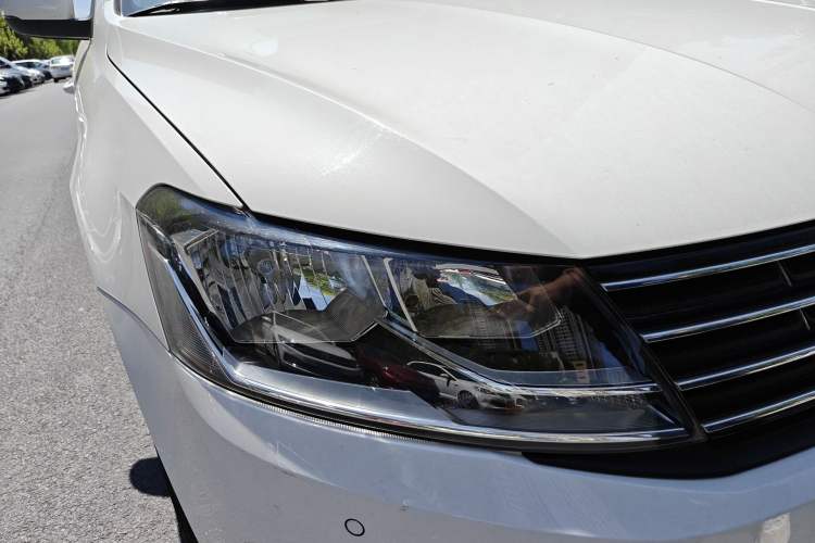 Used Volkswagen Lavida 2015 1.6L Automatic Comfort Edition Right Front Headlight