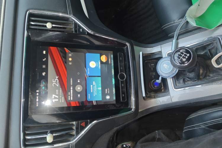 Used Roewe RX5 2016 20T Two-Wheel Drive Manual Transmission Internet Smart Edition
