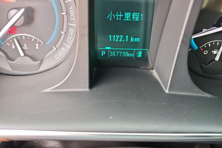 Used Buick GL8 2014 3.0L XT Luxury Business Flagship Edition Odometer Close Up