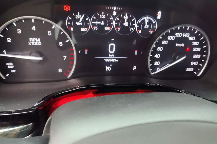 Used Cadillac XT5 2018 28T Four-Wheel Drive Luxury Model Odometer Close Up