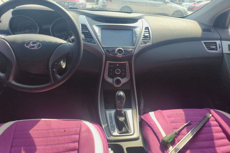 Used Hyundai Elantra (5th Generation / Langdong) 2016 1.6L Automatic Smart Version
