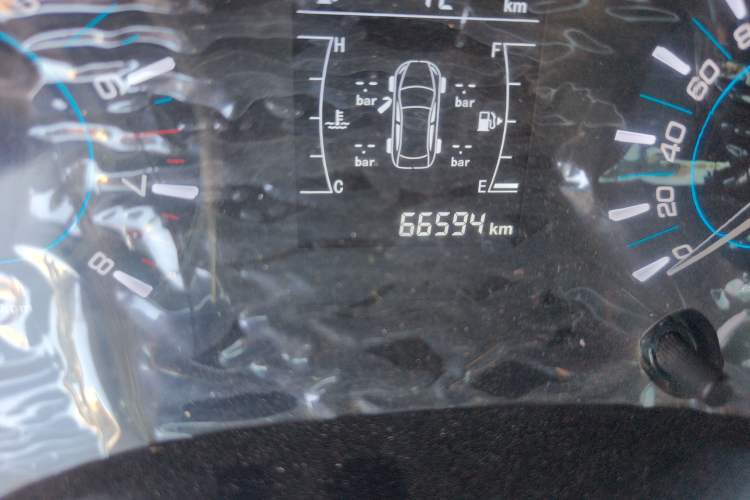 Used Chery Tiggo 3 2016 1.6L Manual ZhiShang Edition Odometer Close Up