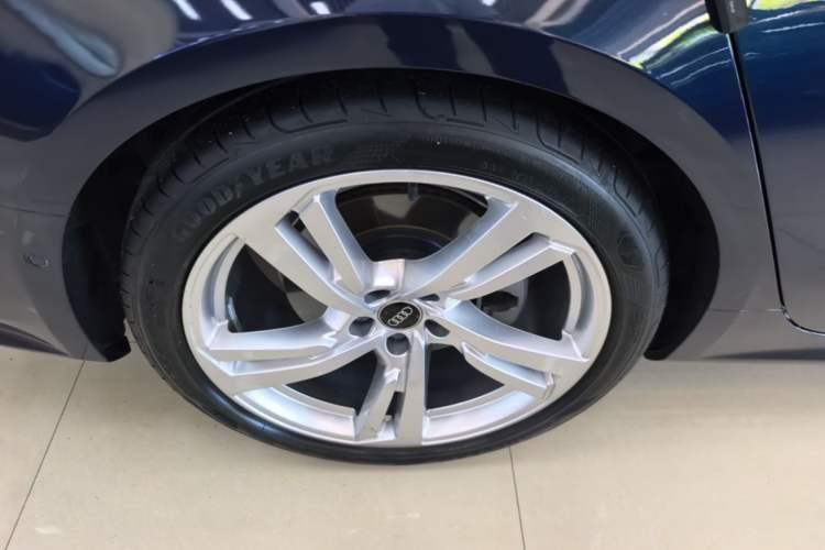 Used Audi A7L 2024 45TFSI quattro S-line Visionary Edition Flow Crystal Package
