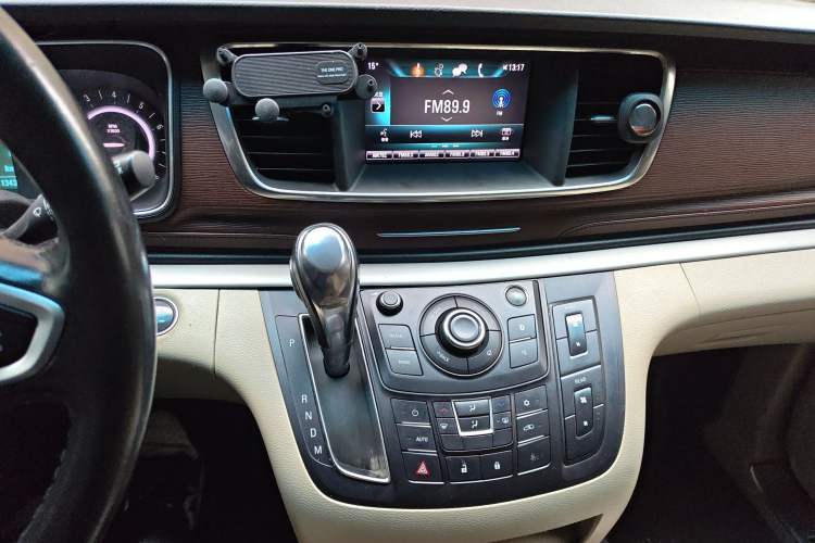 Used Buick GL8 2017 25S Luxury Version China V Standard Audio And AC Panel