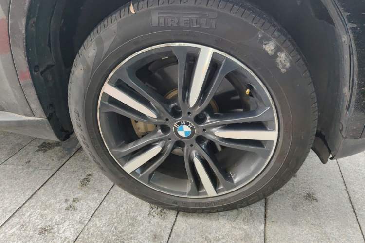 Used BMW X5 2017 xDrive35i Elegant Edition Right Front Wheel Hub