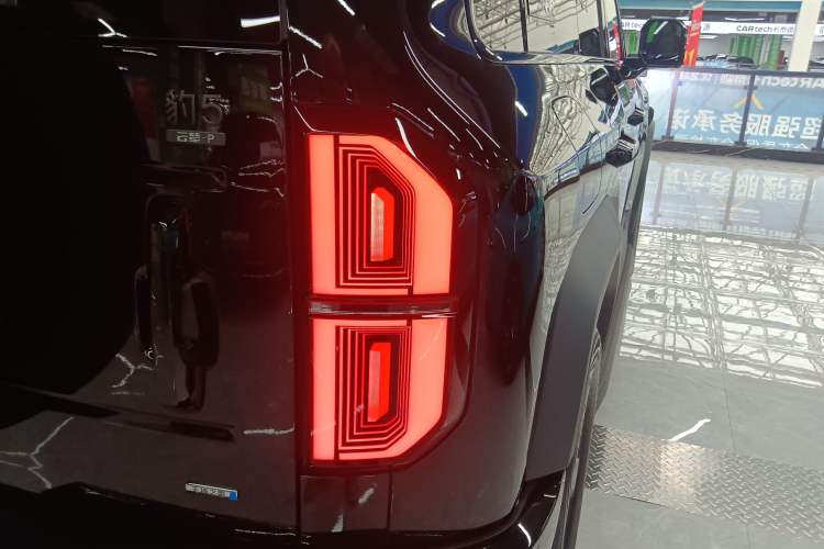 Used Formula Leopard 5 2025 Model 210KM Cloud Ride Tian Shen Ultra Version Right Rear Taillight