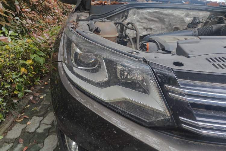 Used Volkswagen Tiguan 2015 1.8TSI Automatic All-Wheel Drive Comfort Edition Right Front Headlight