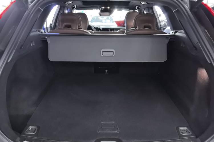 Used Volvo XC60 2021 T5 4x4 Smart Luxury Edition Trunk