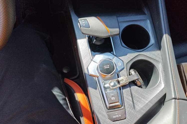 Used CHANGAN UNI-V 2023 1.5T Prestige Model Gear Lever