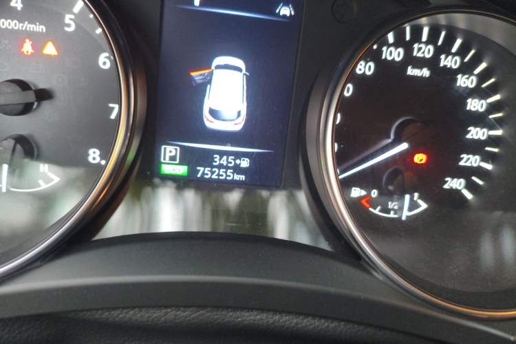 Used Nissan Qashqai 2019 2.0L CVT Luxury Edition Odometer Close Up